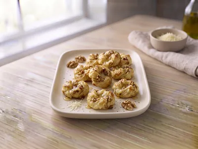 Mini feuilletés au fromage et noix